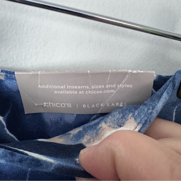 NWT Chico’s Surplice Midi skirt in Winter Lake pattern Size 1.5 or US 10 - Picture 5 of 11